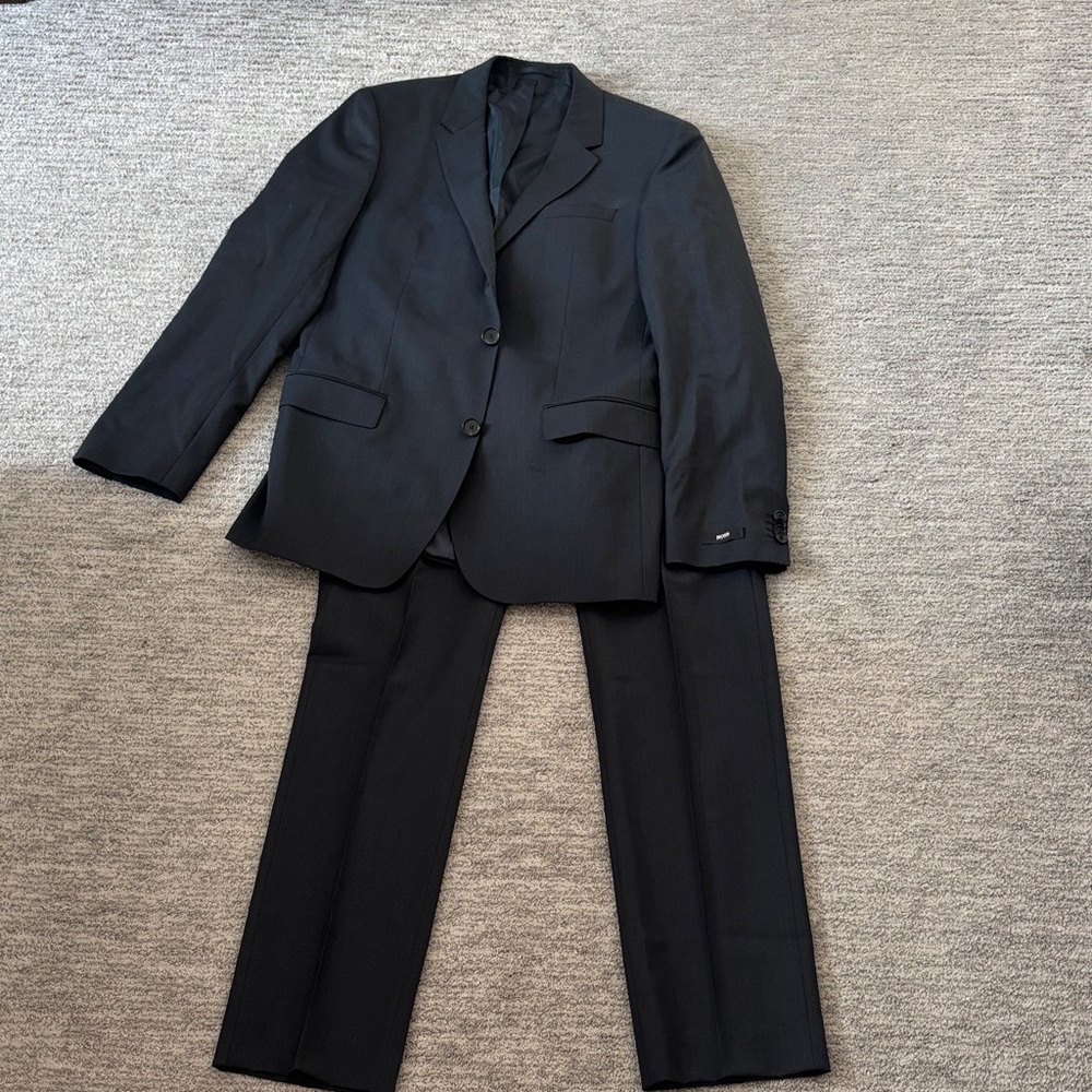 Hugo Boss dark navy suit US 40L